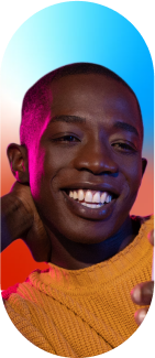 imagem de um homem sorrindo 
